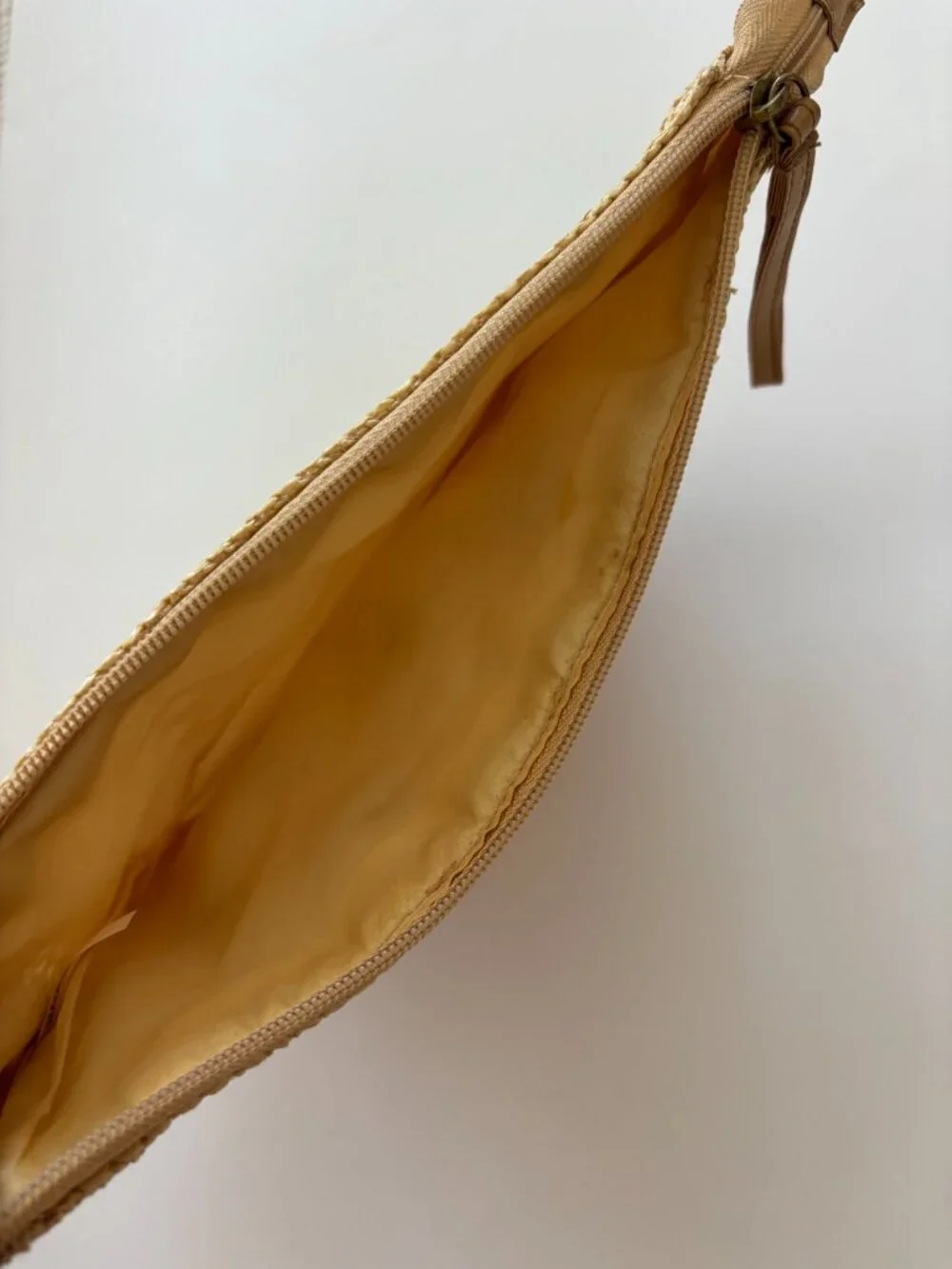 N/A woven pom